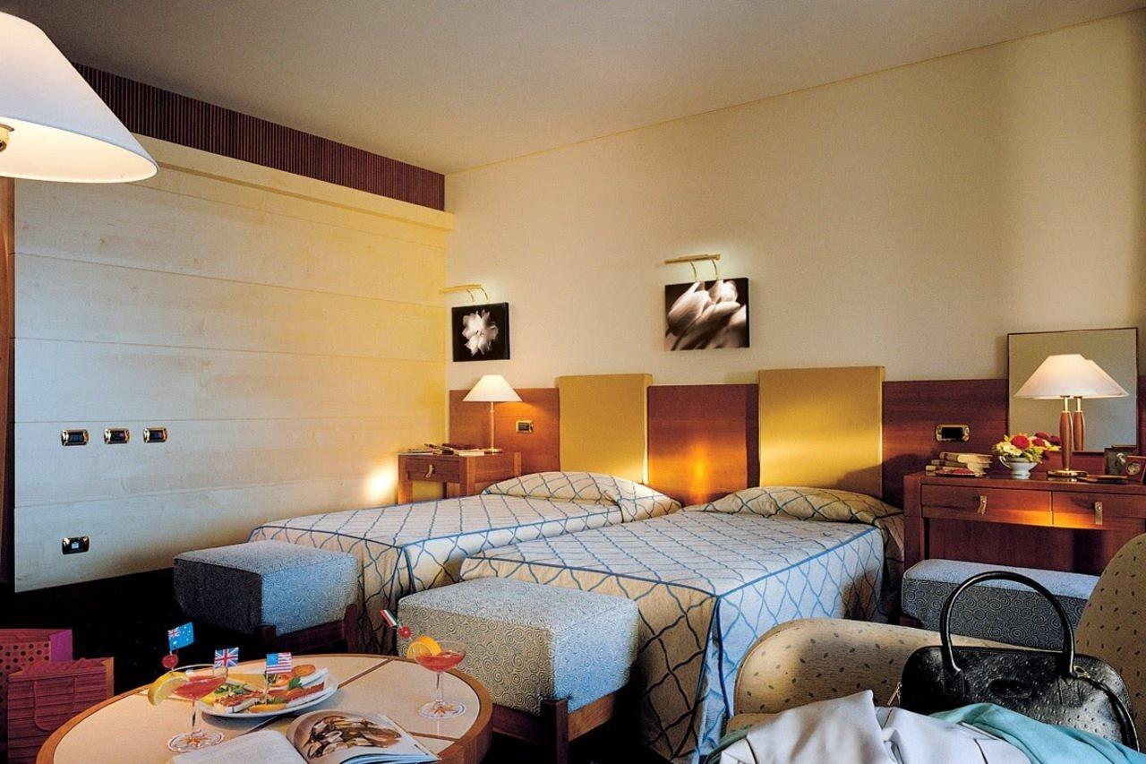 Smy Carlos V Wellness & Spa Alghero Esterno foto A room at the hotel