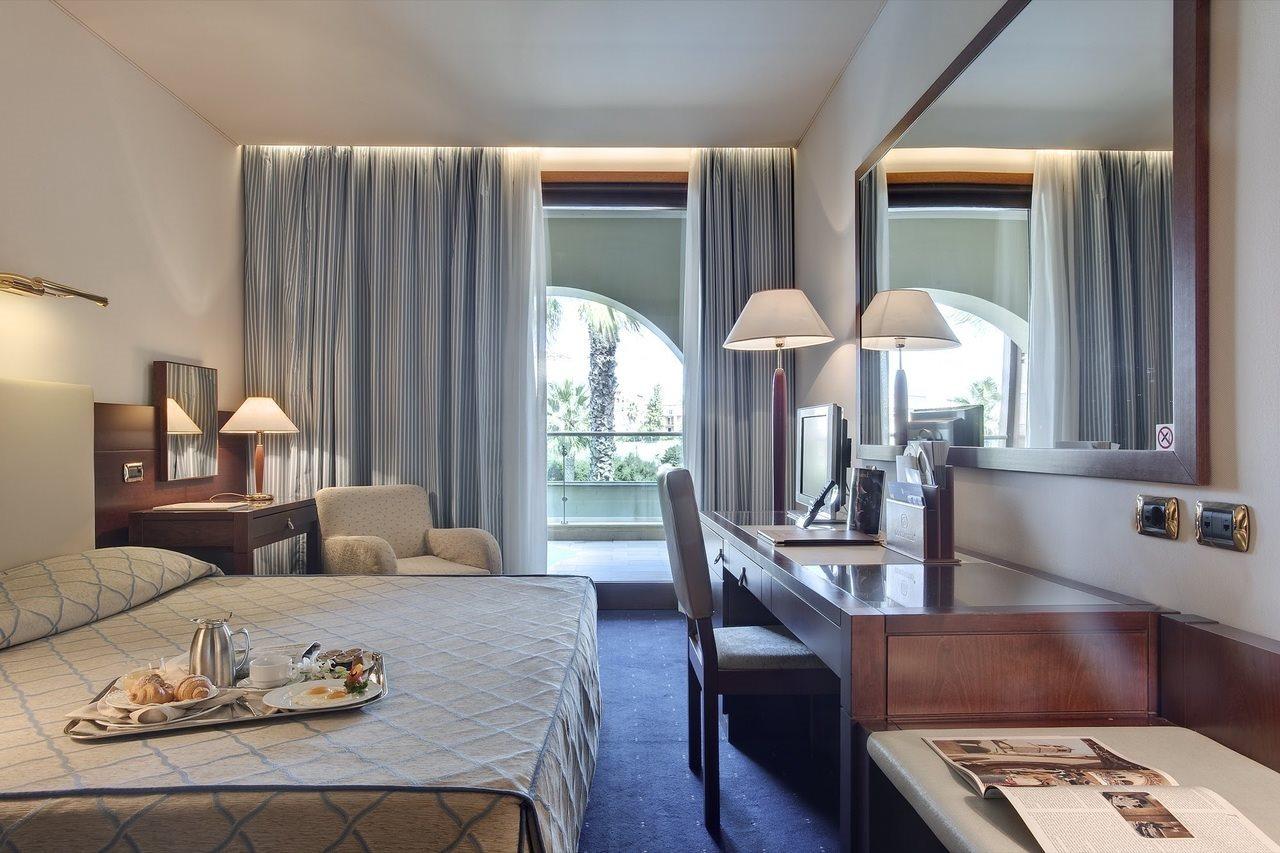 Smy Carlos V Wellness & Spa Alghero Esterno foto A room at the Westin Palace, Milan