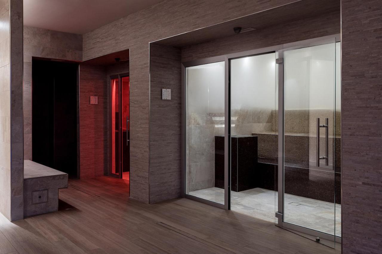 Smy Carlos V Wellness & Spa Alghero Esterno foto A glass door