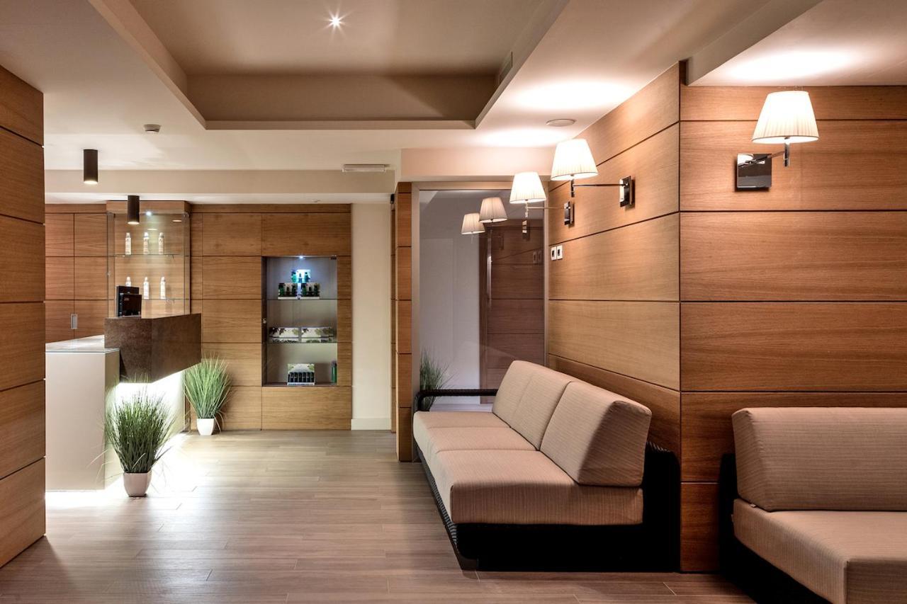 Smy Carlos V Wellness & Spa Alghero Esterno foto Interior of a private clinic
