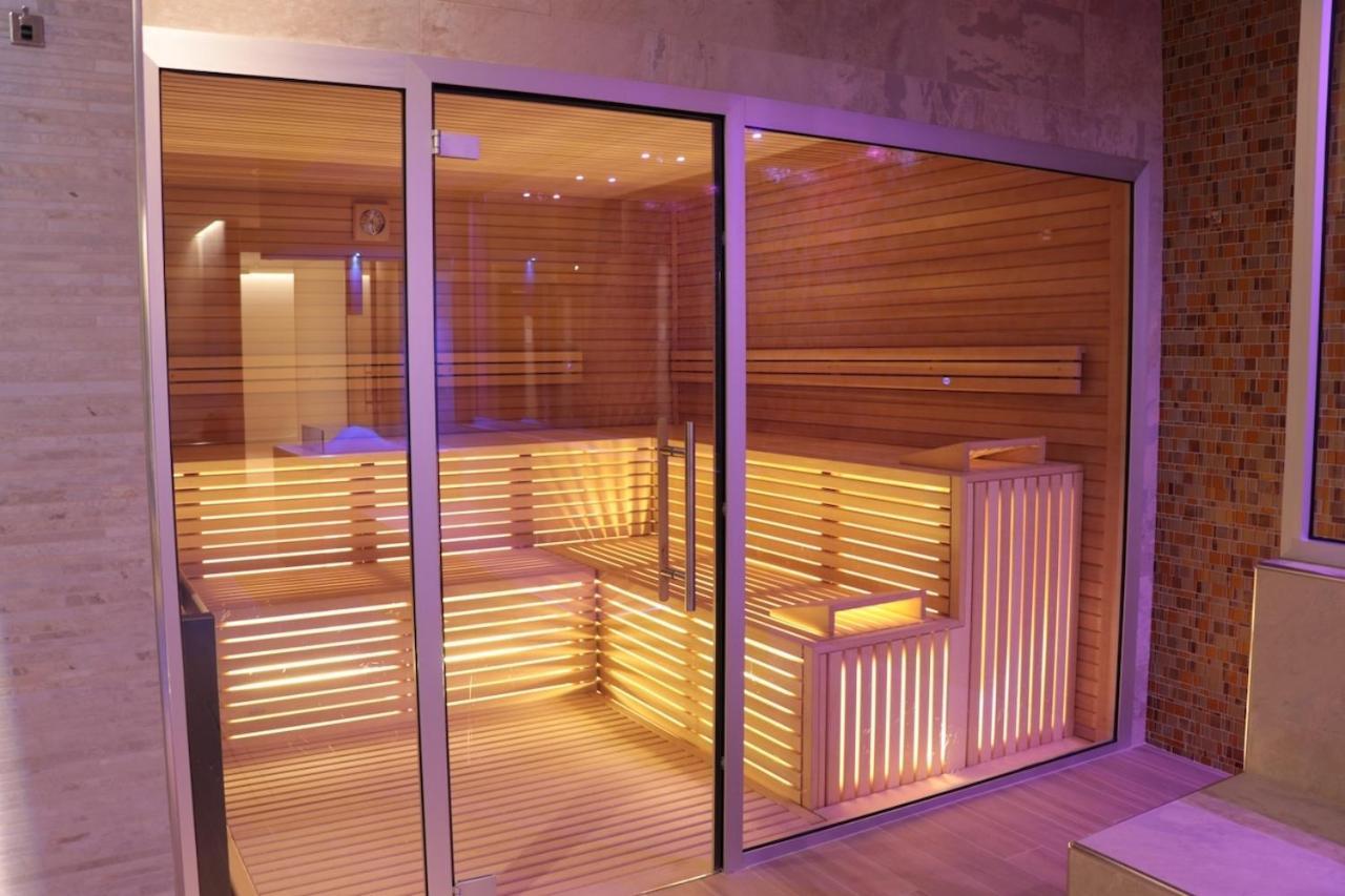 Smy Carlos V Wellness & Spa Alghero Esterno foto A modern Finnish sauna