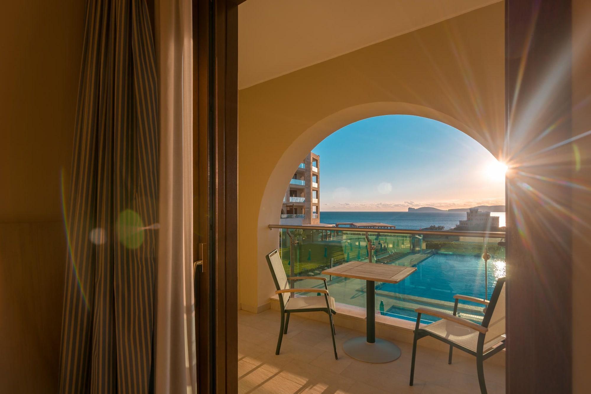 Smy Carlos V Wellness & Spa Alghero Esterno foto A balcony at a hotel