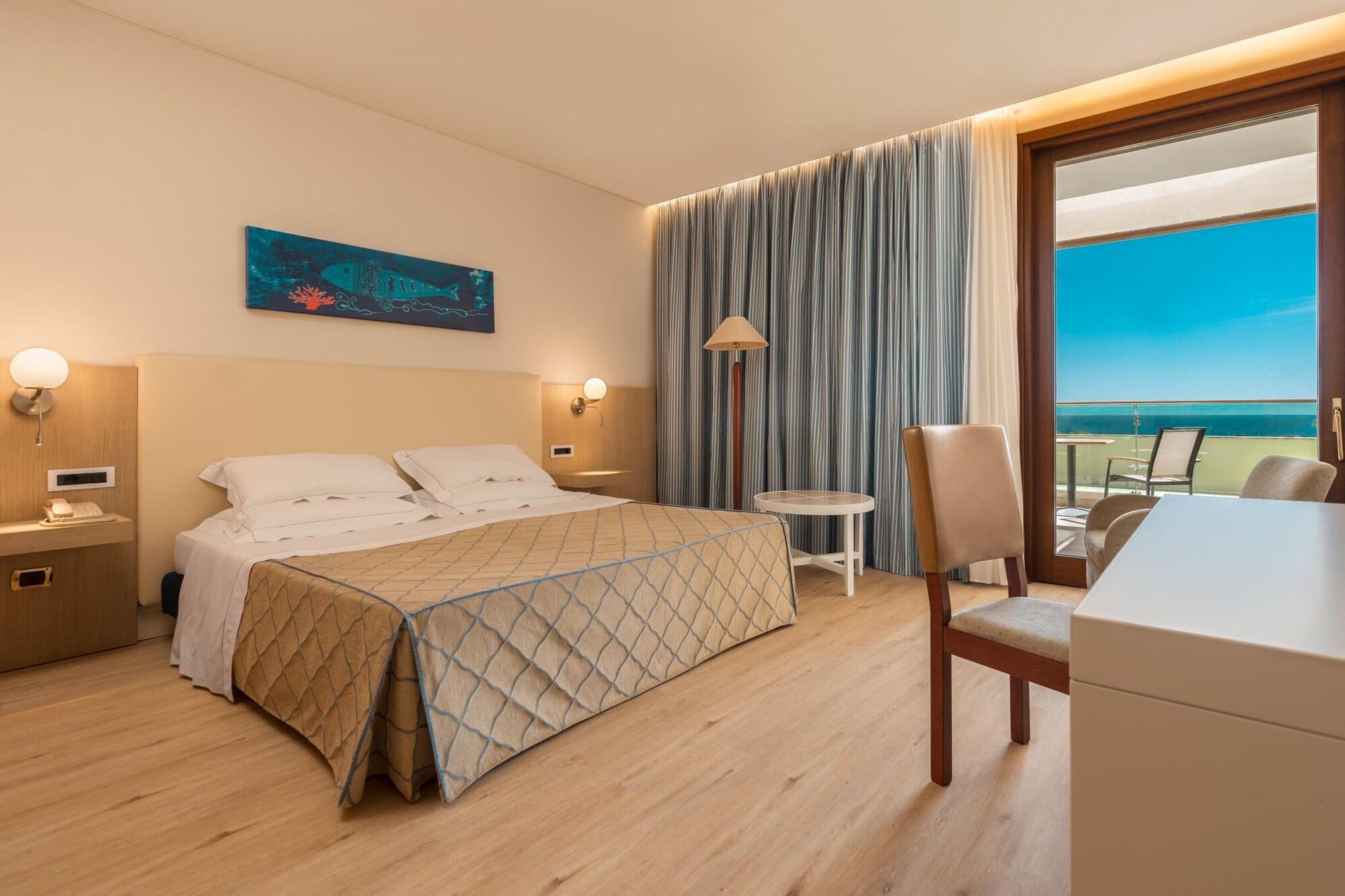 Smy Carlos V Wellness & Spa Alghero Esterno foto A room at the hotel