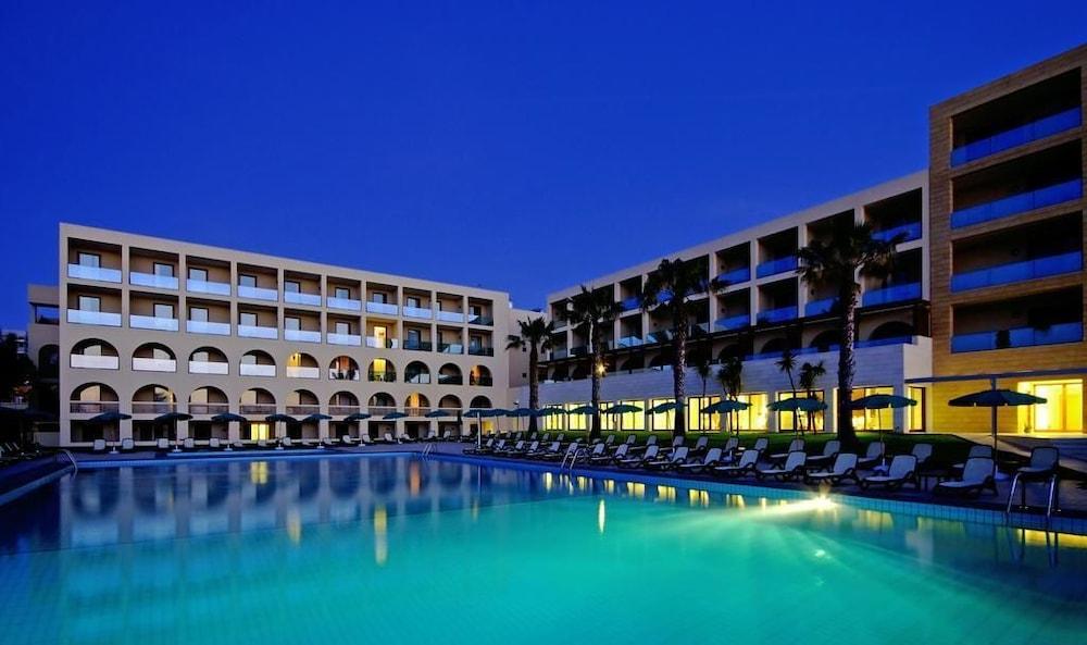Smy Carlos V Wellness & Spa Alghero Esterno foto The hotel at night