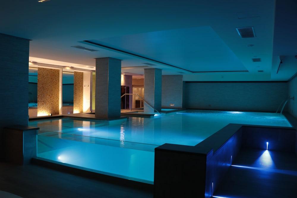 Smy Carlos V Wellness & Spa Alghero Esterno foto The swimming pool at the Mandarin Oriental, Munich