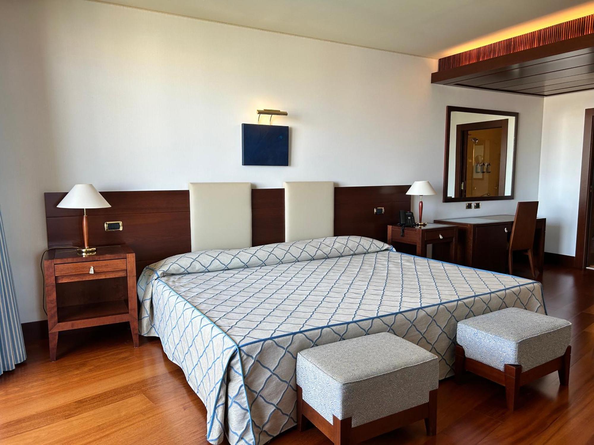 Smy Carlos V Wellness & Spa Alghero Esterno foto A bedroom at the hotel