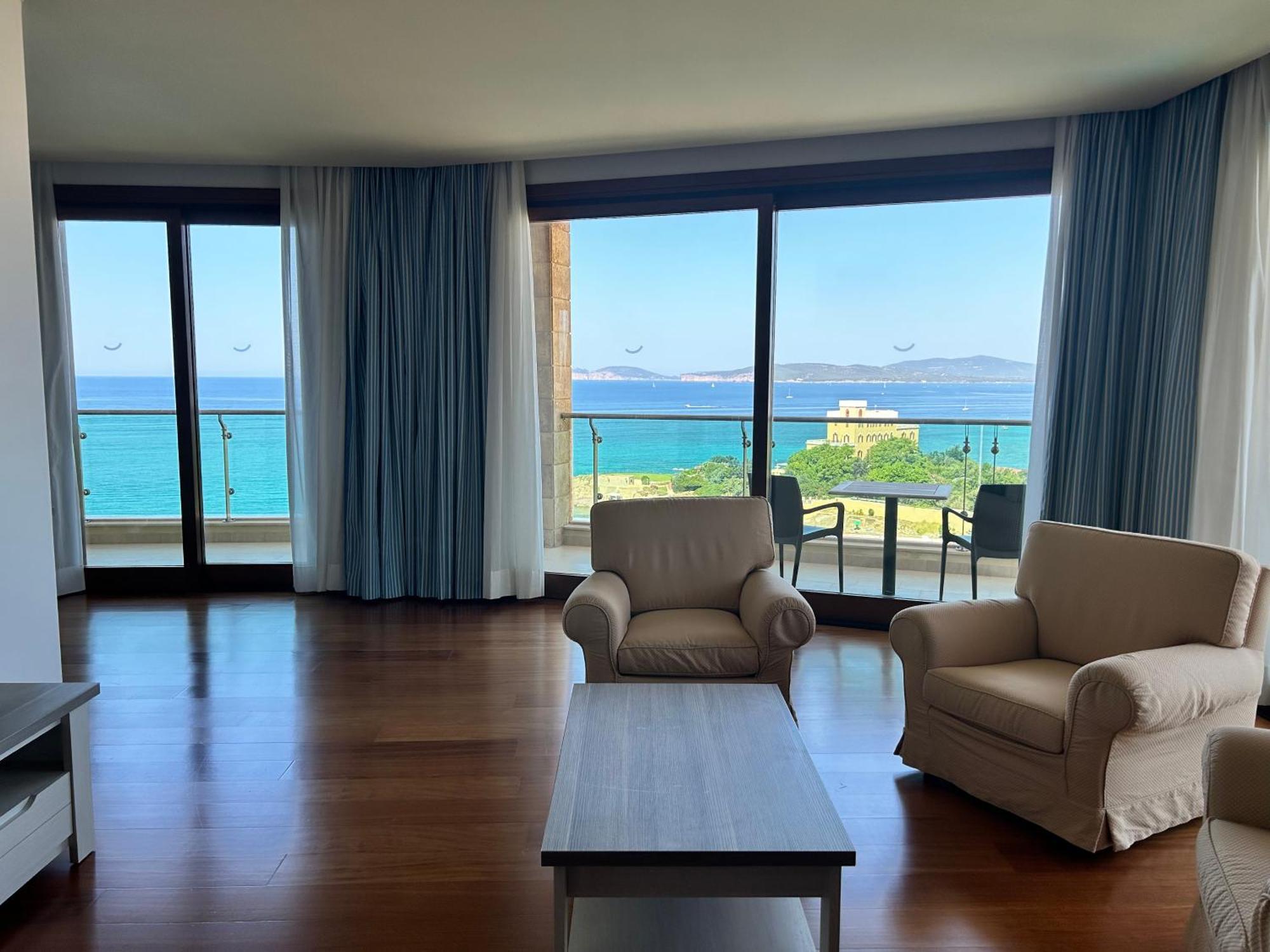 Smy Carlos V Wellness & Spa Alghero Esterno foto A living room in a hotel